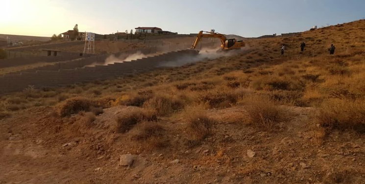 تخریب ساخت‌وسازهای غیرقانونی قلات از سحرگاه امروز