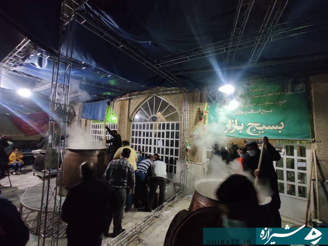 پخت ۲۰۰۰ کیلو سمنو در بازار سنتی روح الله /بازاریان و اصناف شیرازی پیشرو در برگزاری مناسبت های مذهبی