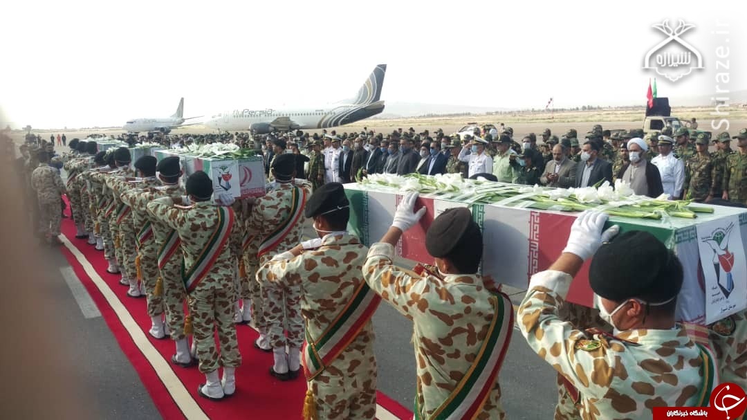 استقبال از پیکر مطهر ۴ شهید ارتش در فرودگاه شهید دستغیب شیراز + تصاویر