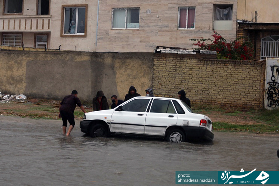 باران مدیریت شهری شیراز را با خود برد!
