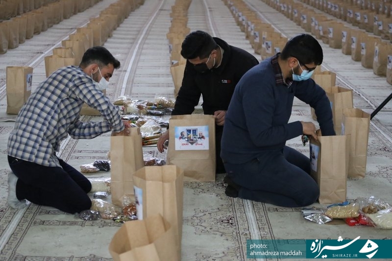 مشارکت ۴۸ گروه جهادی شیراز در طرح یلدای مهربونی/ تهیه و توزیع بیش از ۱۵۰۰بسته یلدایی توسط گروه‌های همدل علمدار جهاد