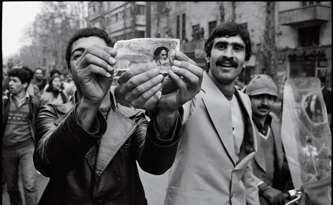 چرا مردم انقلاب کردند؟/ بررسی علل و چرایی انقلاب مردمی ایران