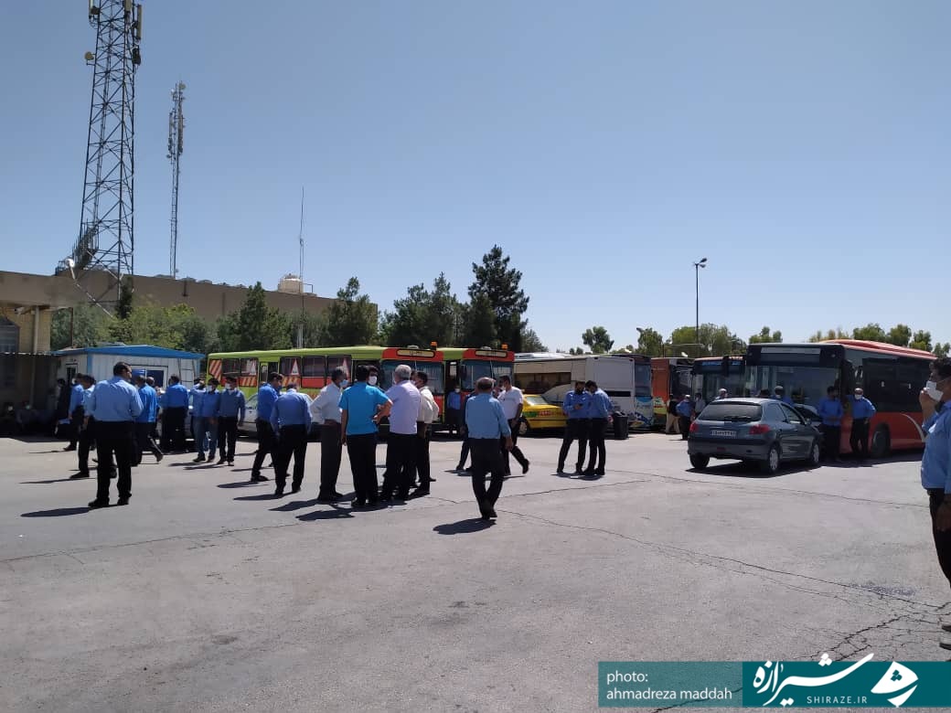 چرخ اتوبوس ها امروز در شیراز نچرخید/ راننده اتوبوس: سه ماه حقوق نگرفتم
