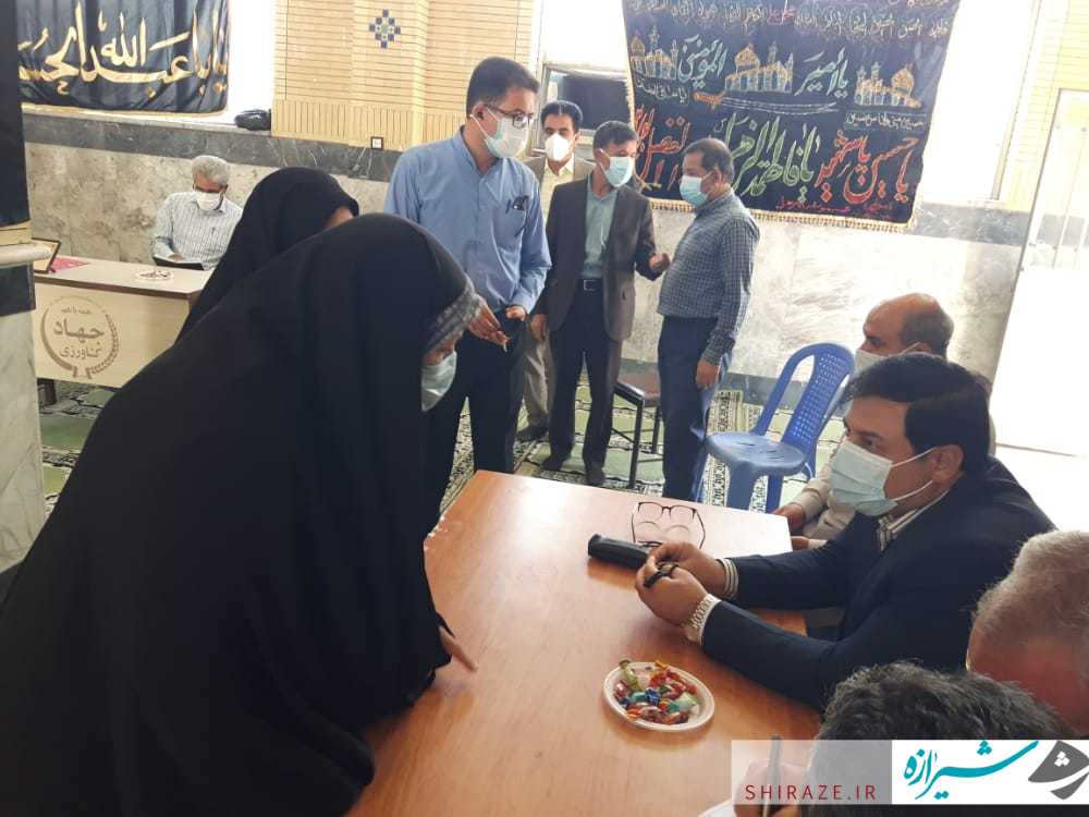 برپایی میز خدمت در مصلای نماز جمعه فیروزآباد
