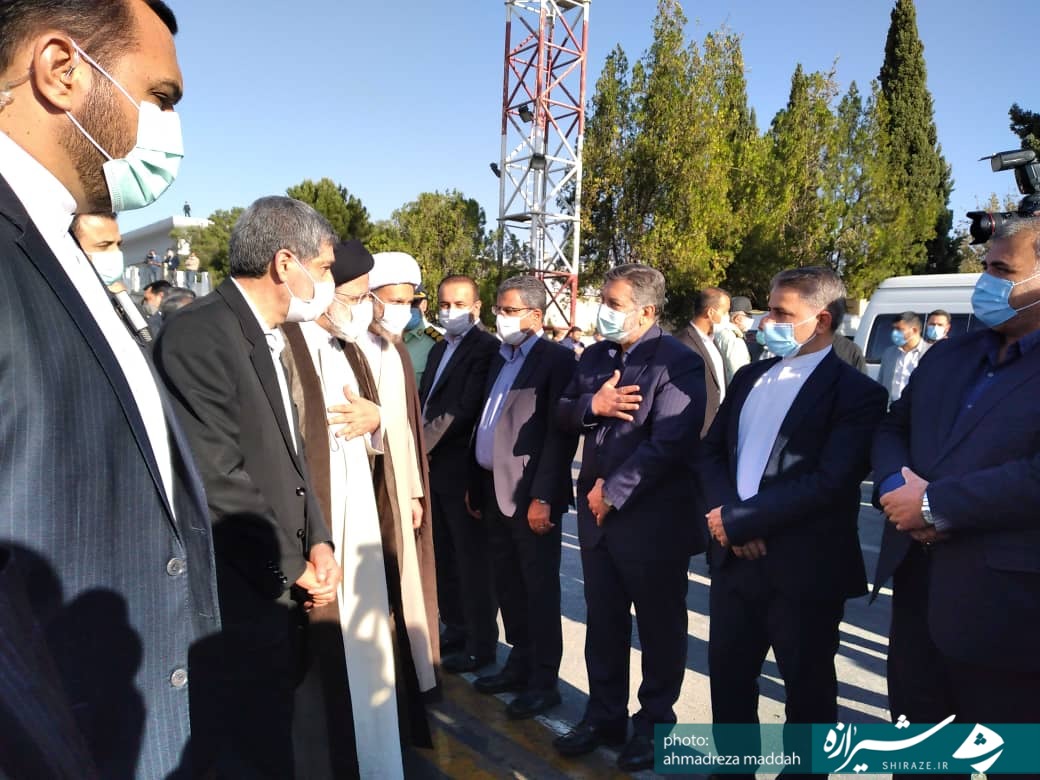 رئیس جمهور وارد شیراز شد + عکس