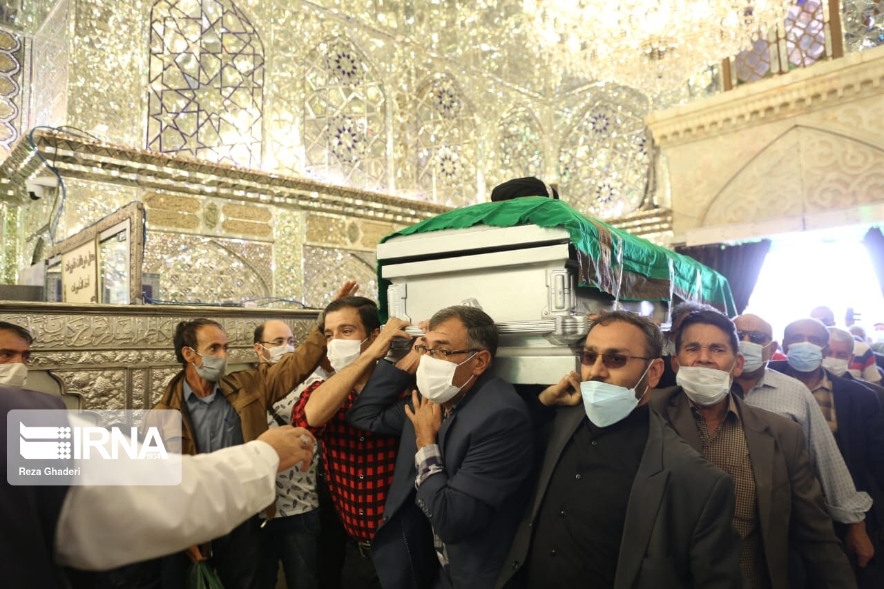 پیکر آیت‌الله فقیه نی‌ریزی در شیراز تشییع شد