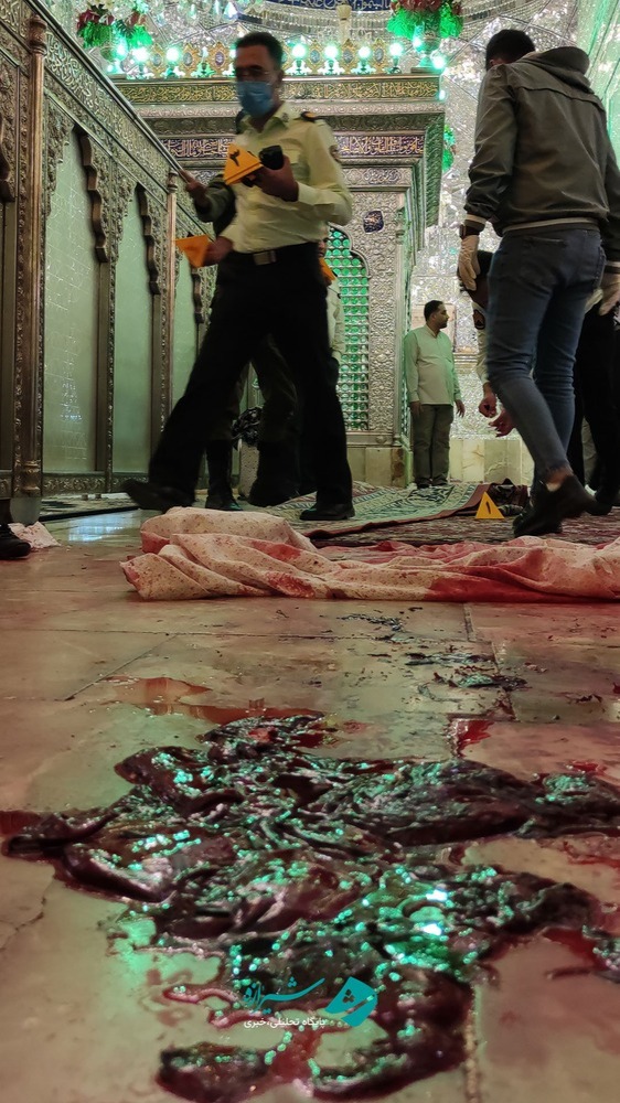۱۳شهید و ۲۵مجروح در حمله تروریستی تکفیری به شاهچراغ در شیراز+عکس