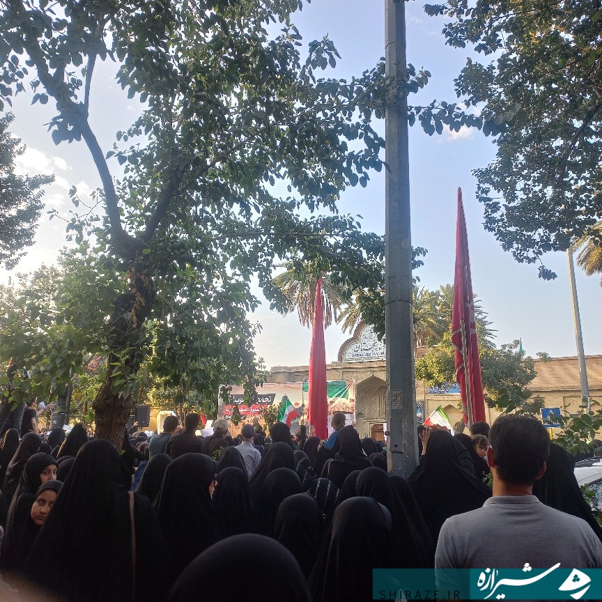 تجمع غیرتمندان شیرازی مقابل باغ نارنجستان قوام
