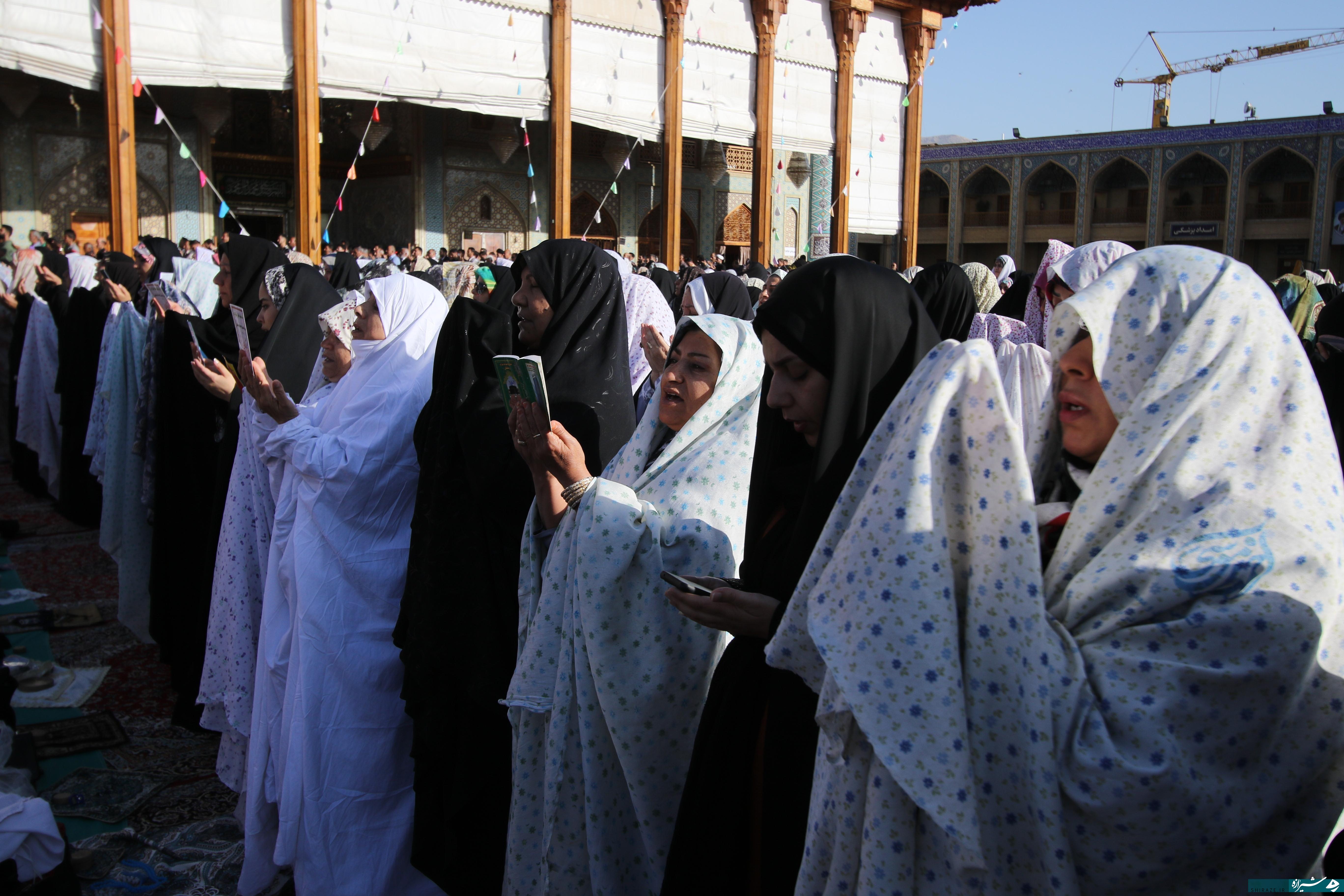اقامه نماز عید فطر شیراز در شاه‌چراغ (ع)