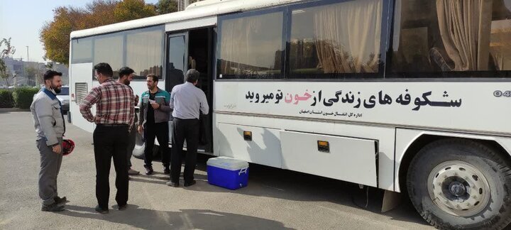 اتوبوس‌های انتقال خون در اماکن گردشگری فارس مستقر می‌شود