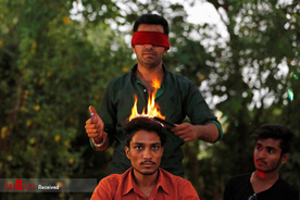 اصلاح سر با چشمان بسته در هند