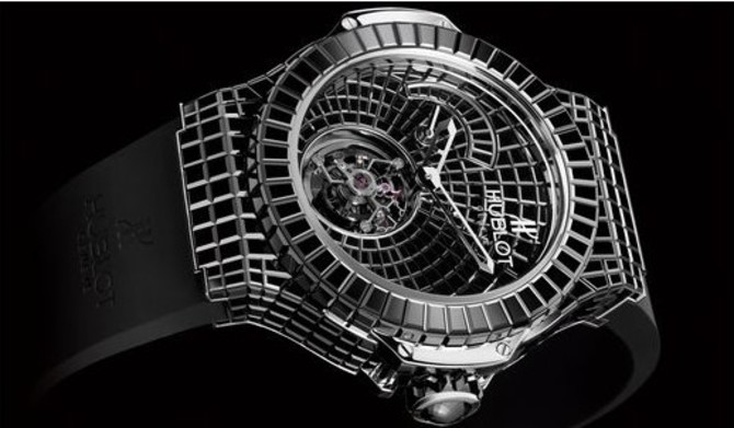 ساعت خاویار سیاه هابلات: این ساعت از 50 الماس سیاه در یک ردیف و طلای سفید 18 عیار ساخته شده است. قیمت آن معادل 3 میلیارد و 227 میلیون تومان است