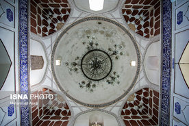 مسجد جامع شش ناو تفرش قدیمی‌ترین و شاخص‌ترین بنای مسجد، معماری آجری مناره آن است که آن را متعلق به قرن پنجم هجری و اوایل عهد سلجوقیان ذکر کرده‌اند