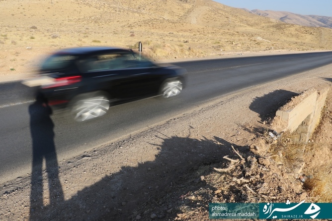 کم عرض بودن و عدم خط کشی و علائم کافی هشدار دهنده در جاده سیاخ دارنگون _ شیراز  
