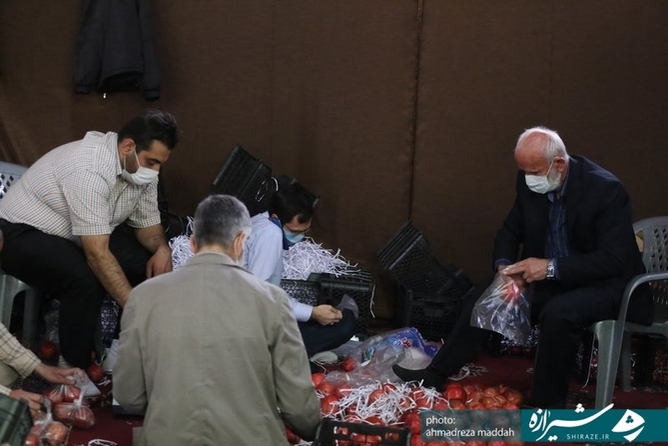 تهیه و توزیع ۱۵۰۰بسته یلدایی در شیراز 