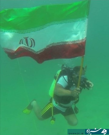 در حال غواصی در خلیج فارس