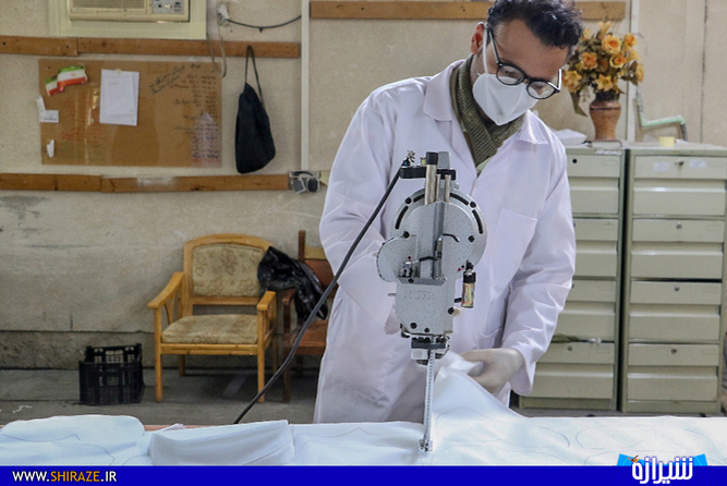 کارگاه تولید ماسک استاندارد و بهداشتی در تیپ 55 هوابرد شیراز  (عکس : احمدرضا مداح)