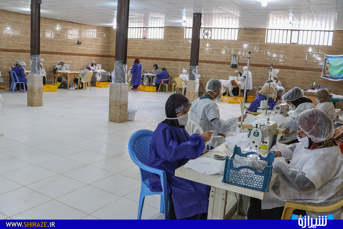 کارگاه تولید ماسک بهداشتی توسط گروه جهادی چهارده معصوم (س) شهرک بهارستان شیراز - (عکس : احمدرضا مداح)