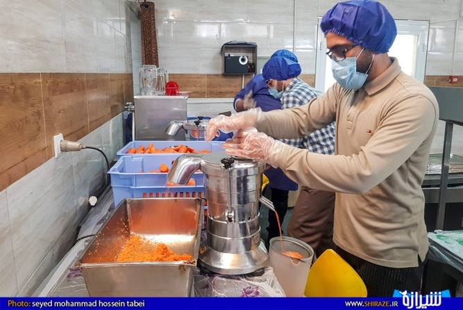 ایستگاه ویتامین صلواتی ویژه کادر درمانی و بیماران کرونایی شیراز (عکس: سید محمدحسین تابعی)