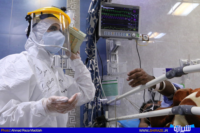 عکس در محفل انس با قرآن کریم در بیمارستان علی اصغر شیراز-( عکس: احمدرضا مداح )