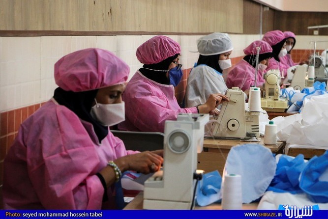 کارگاه تولید البسه پزشکی در شیراز -(عکس: سید محمد حسین تابعی)
