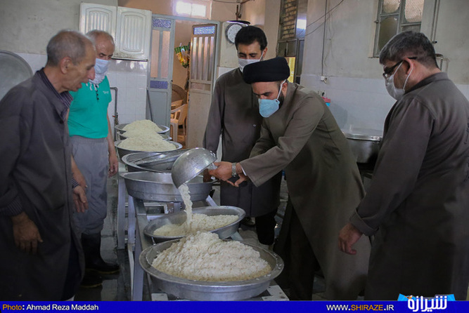 پخت 2500 دست غذای گرم نذر غدیر در شیراز(عکس: احمدرضا مداح)