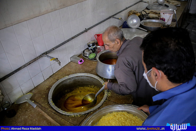پخت 2500 دست غذای گرم نذر غدیر در شیراز(عکس: احمدرضا مداح)