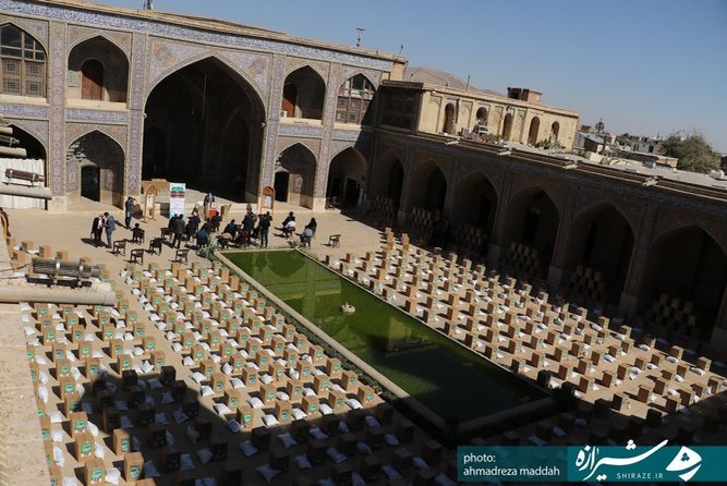 توزیع ۱۵۰۰ بسته معیشتی از محل موقوفه مسجد نصیرالملک شیراز- (عکس: احمدرضا مداح)
