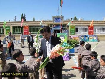 جشن شکوفه ها در مدارس ابتدایی ارسنجان