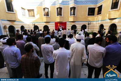 تجمع اعتراضی طلاب شیراز در محکومیت تمسخر روضه اباعبدالله(ع) در برنامه گذر هنر