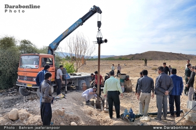 پلمپ چاه های غیر مجاز و رفع تصرف اراضی ملی در ملک آباد فرگ شهرستان داراب