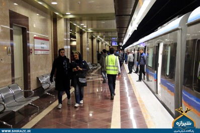 درهای متروی شیراز به روی مردم باز شد
