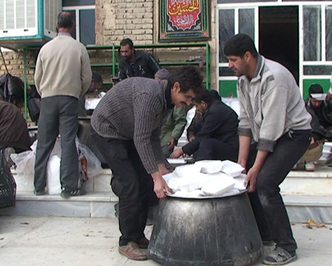 پخت و توزیع بیش از 6 هزار دست غذای نذری در بوانات