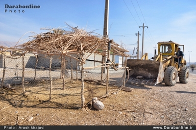 تخریب مراکز غیر مجاز عرضه گوشت در جاده پیرمراد داراب