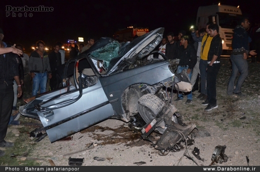 تصادف هولناک 4 خودرو در داراب 6 کشته و 5 مجروح برجای گذاشت