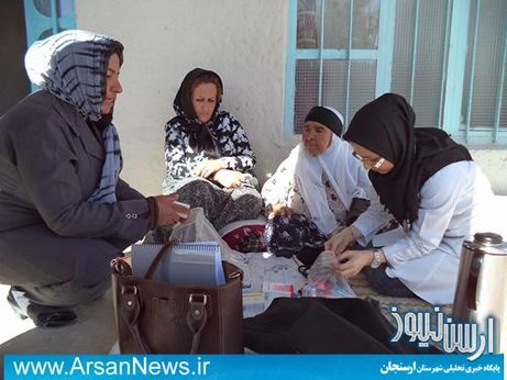 ویزیت رایگان اهالی روستاهای ارسنجان توسط پزشکان