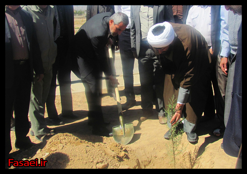 کاشت هزار و صد درخت به تعداد شهدای فسا در بوستان های شهرستان فسا