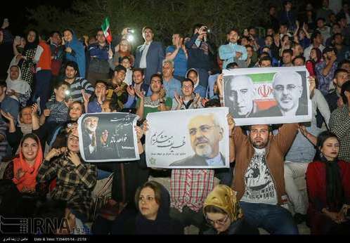 پایکوبی در بلوار چمران شیراز به مناسبت بیانیه هسته ای