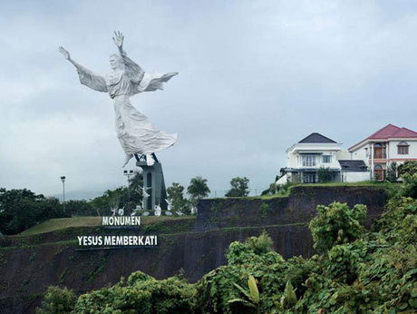 دعای مسیح، 30 متر، ساخته شده در سال 2007، ماندو، اندونزی