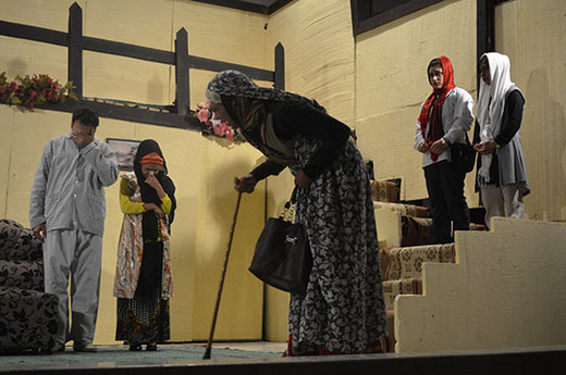نمایش تئاتر«تش بگیره ای واتساپ» در پاسارگاد