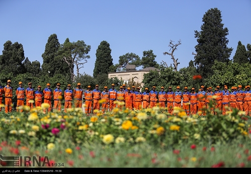 سرود پاکیزگی با صدای پاکبانان در شیراز
