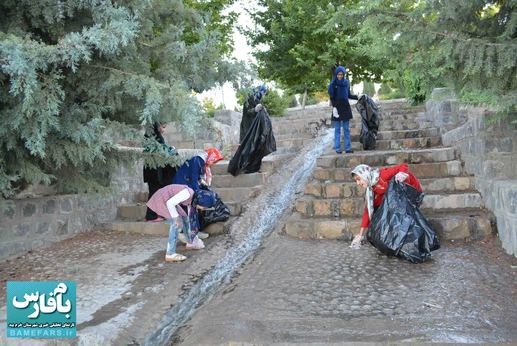 پاکسازی طبیبعت بوستان سرآسیاب در قادرآباد توسط کودکان