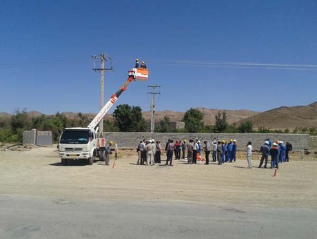 کارگاه آموزشی خط گرم برق استان فارس در شهرستان بوانات