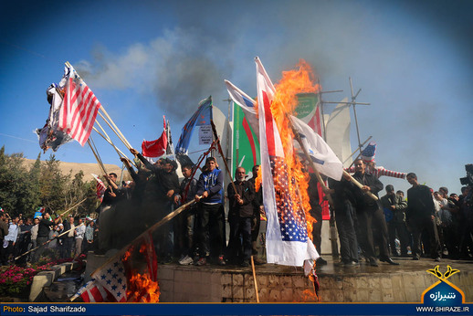 به آتش کشیدن پرچم آمریکا و اسرائیل