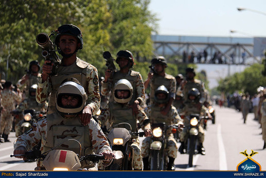 رژه نیروهای مسلح در شیراز به مناسبت روز ارتش