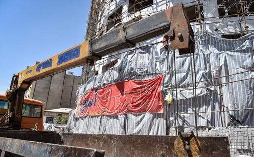 طبقات اضافی هتل مشرف بر مجموعه زندیه در شیراز تخریب شد
