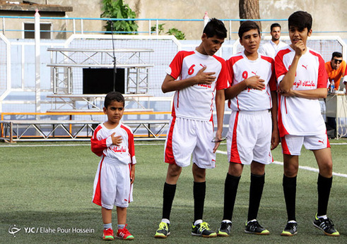 مسابقه فوتبال با حضور کودکان مبتلا به بیماریهای خاص در شیراز