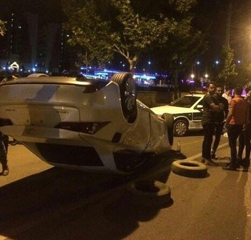 واژگونی خودروی لکسوس آی اس در بلوار چمران شیراز