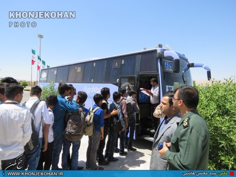 اعزام کاروان 130 نفری از شهرستان خنج به حرم امام خمینی(ره)