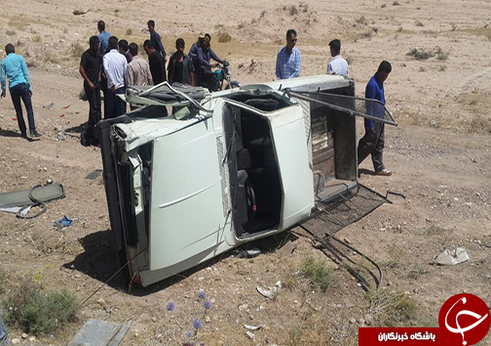 واژگونی خودرو پیکان بار در محور فسا – داراب دو مصدوم برجای گذاشت.